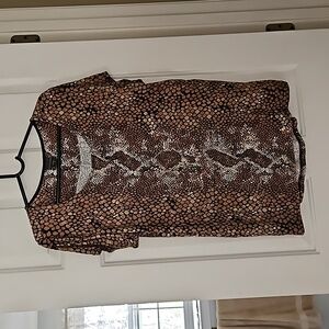 Womens 1x Short sleeve top. Animal print. Black Brown